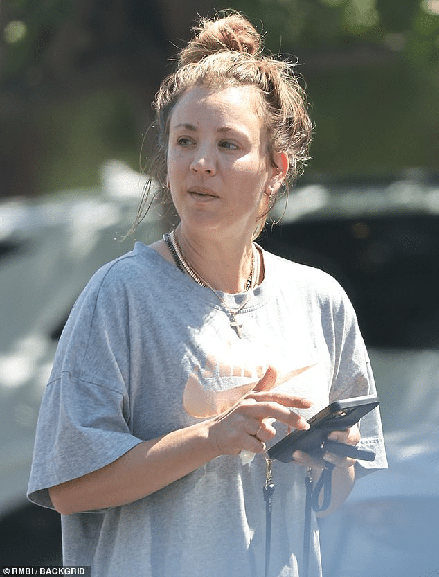 Kaley Cuoco's Casual Gym Look: Makeup-Free and Fabulous!