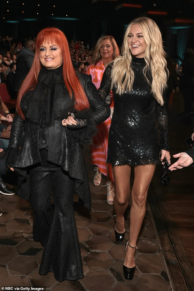 Wynonna Judd Stuns in Leather and Lace at People's Choice Country Awards